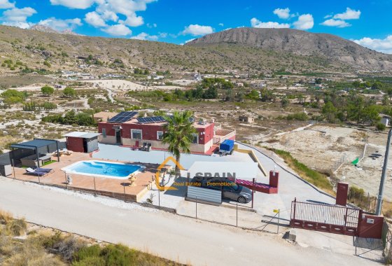 Country Estate - Resale - Fortuna - 