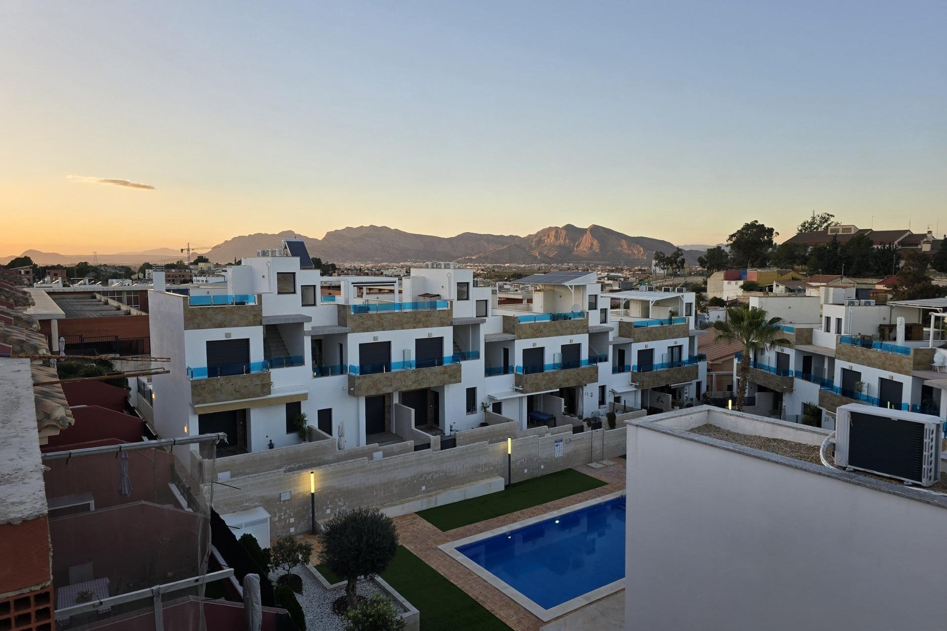 New Build - Villa / ikerházfél - Bigastro