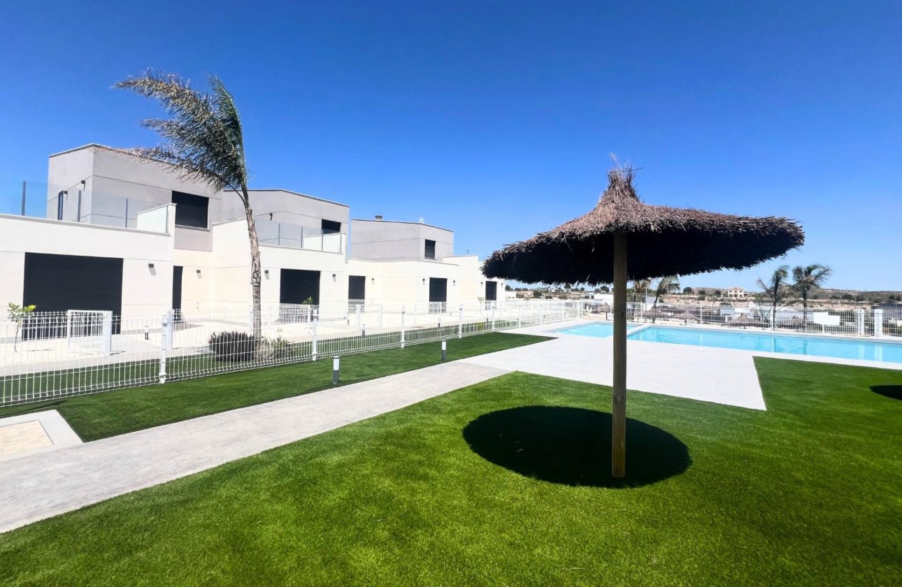 Obra nueva - Villa Adosada - Baños y Mendigo