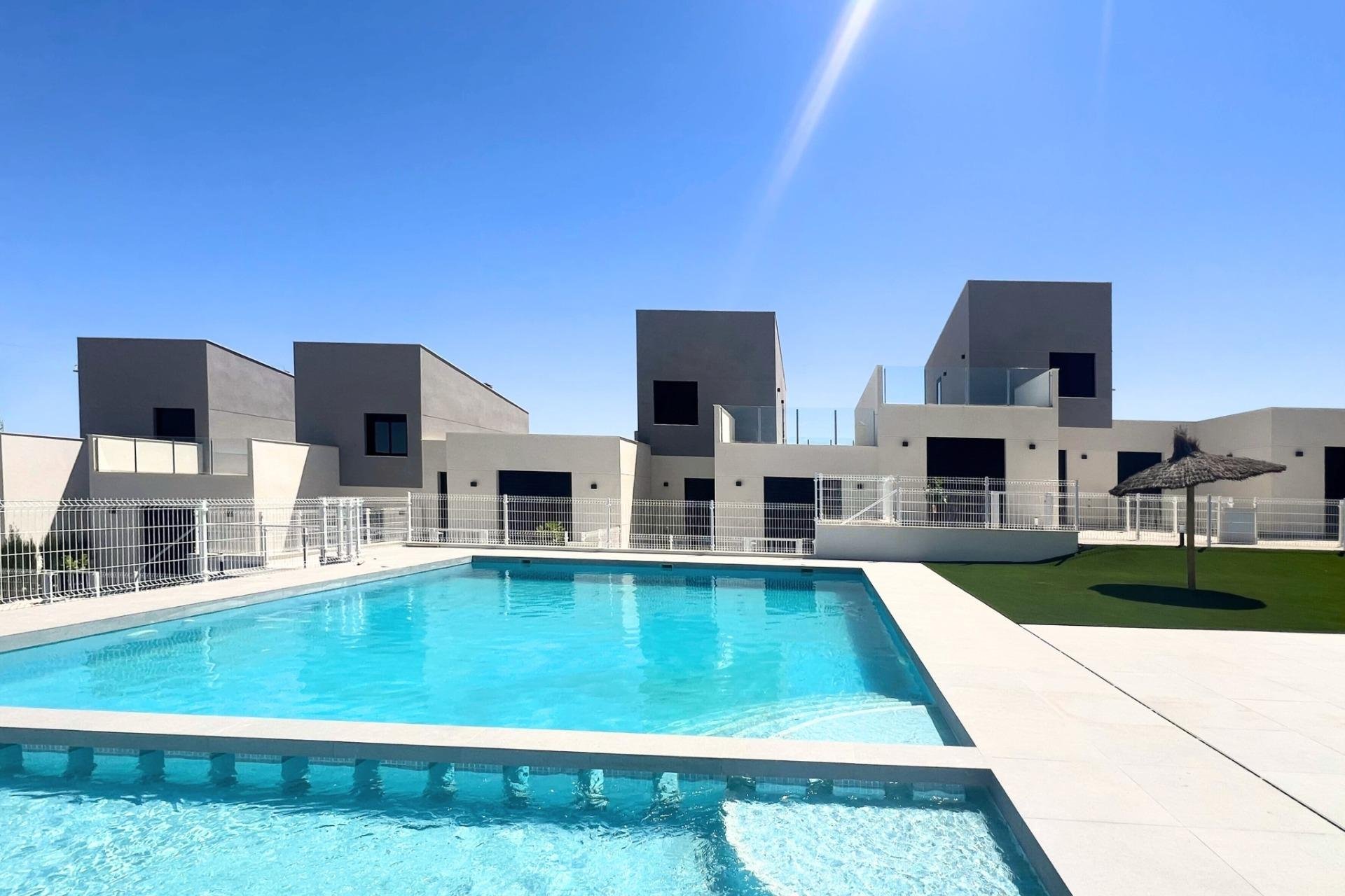 Obra nueva - Villa Adosada - Baños y Mendigo