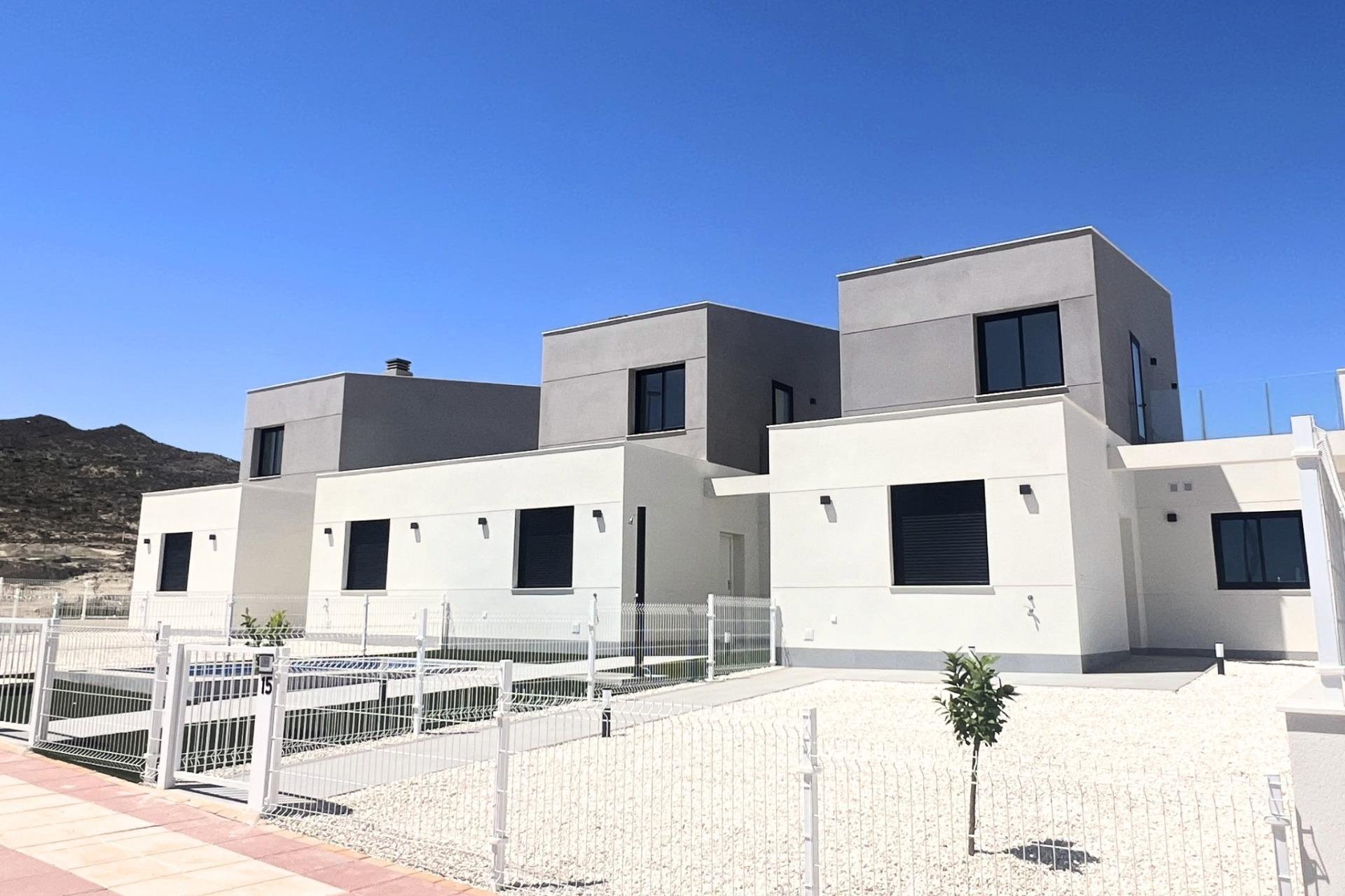 Obra nueva - Villa Adosada - Baños y Mendigo