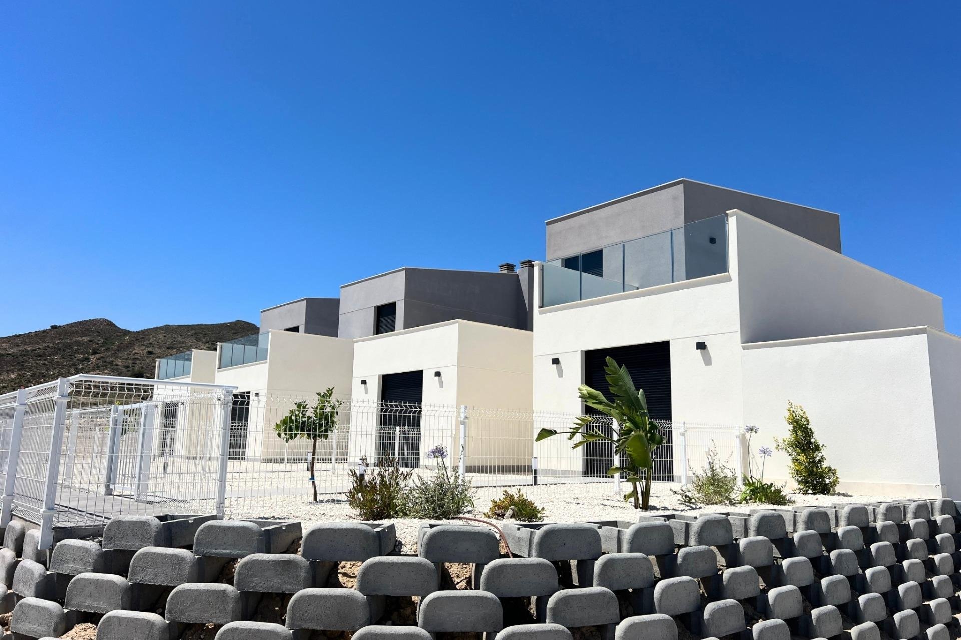 Obra nueva - Villa Adosada - Baños y Mendigo