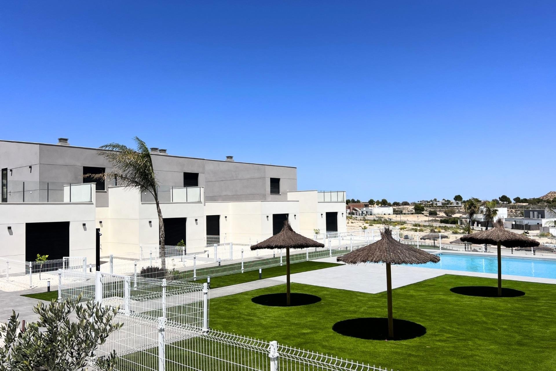 Obra nueva - Villa Adosada - Baños y Mendigo