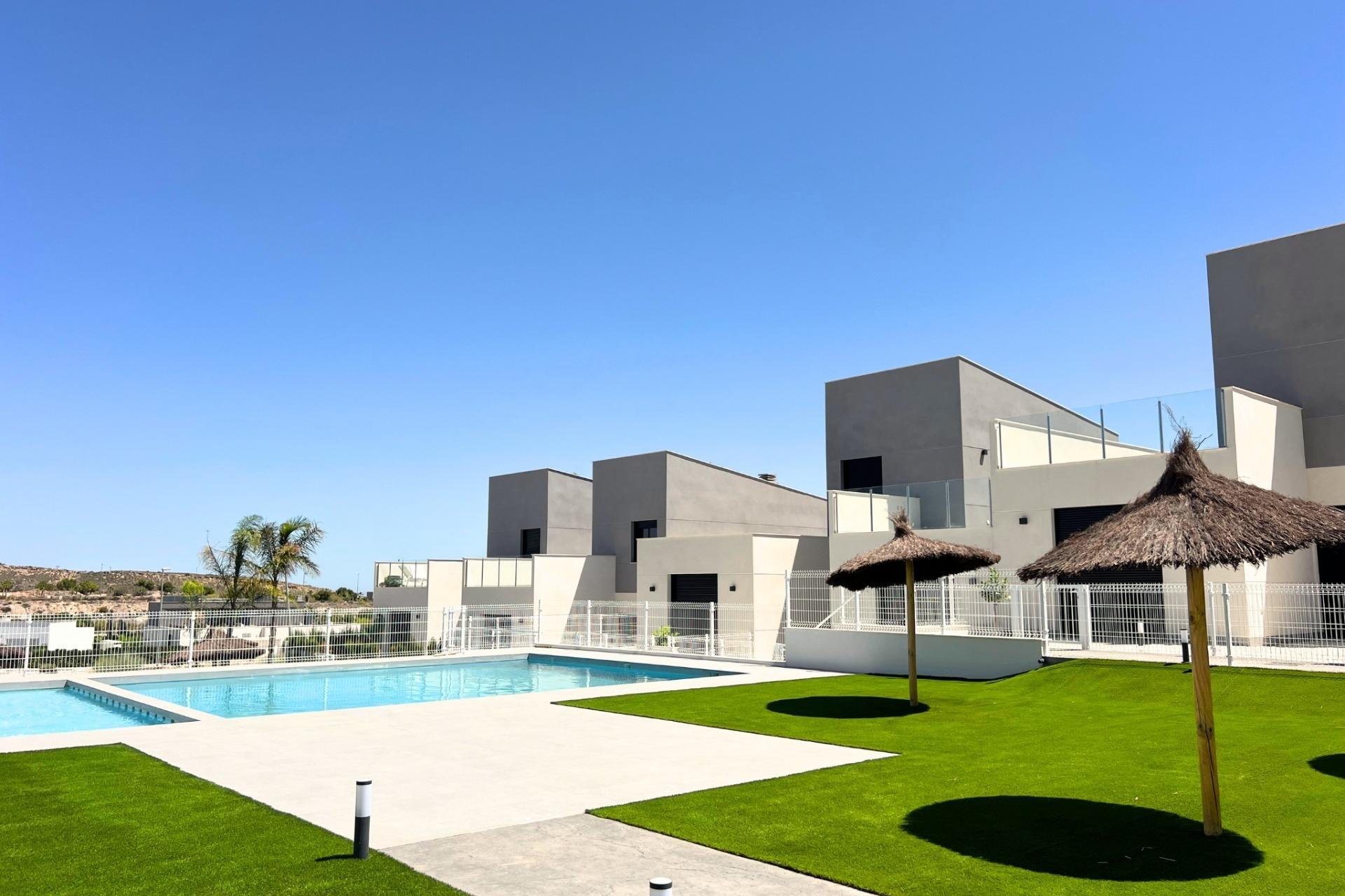 Obra nueva - Villa Adosada - Baños y Mendigo