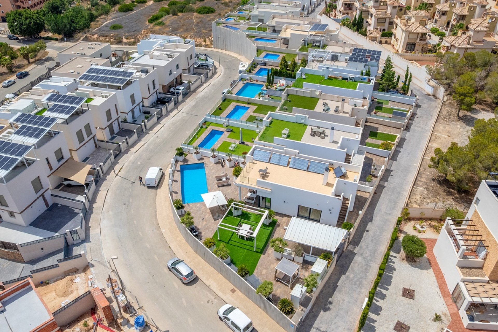 Перепродажа - Villa - Orihuela Costa - Villamartín