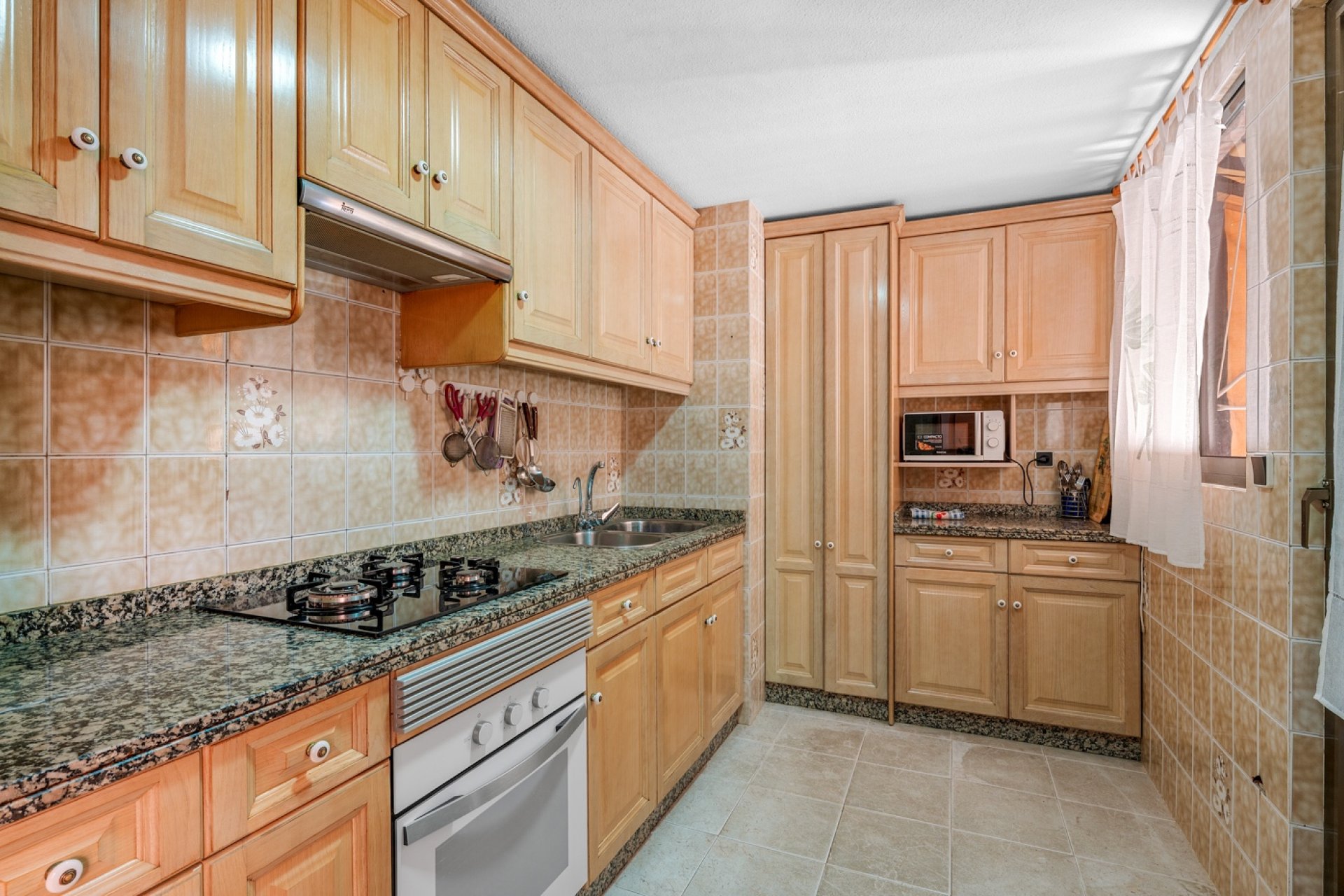 Resale - Apartment  - Arenales del Sol - Segunda linea playa