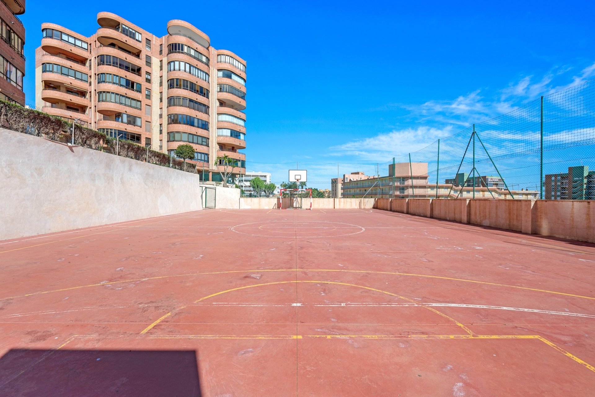Resale - Apartment  - Arenales del Sol - Segunda linea playa