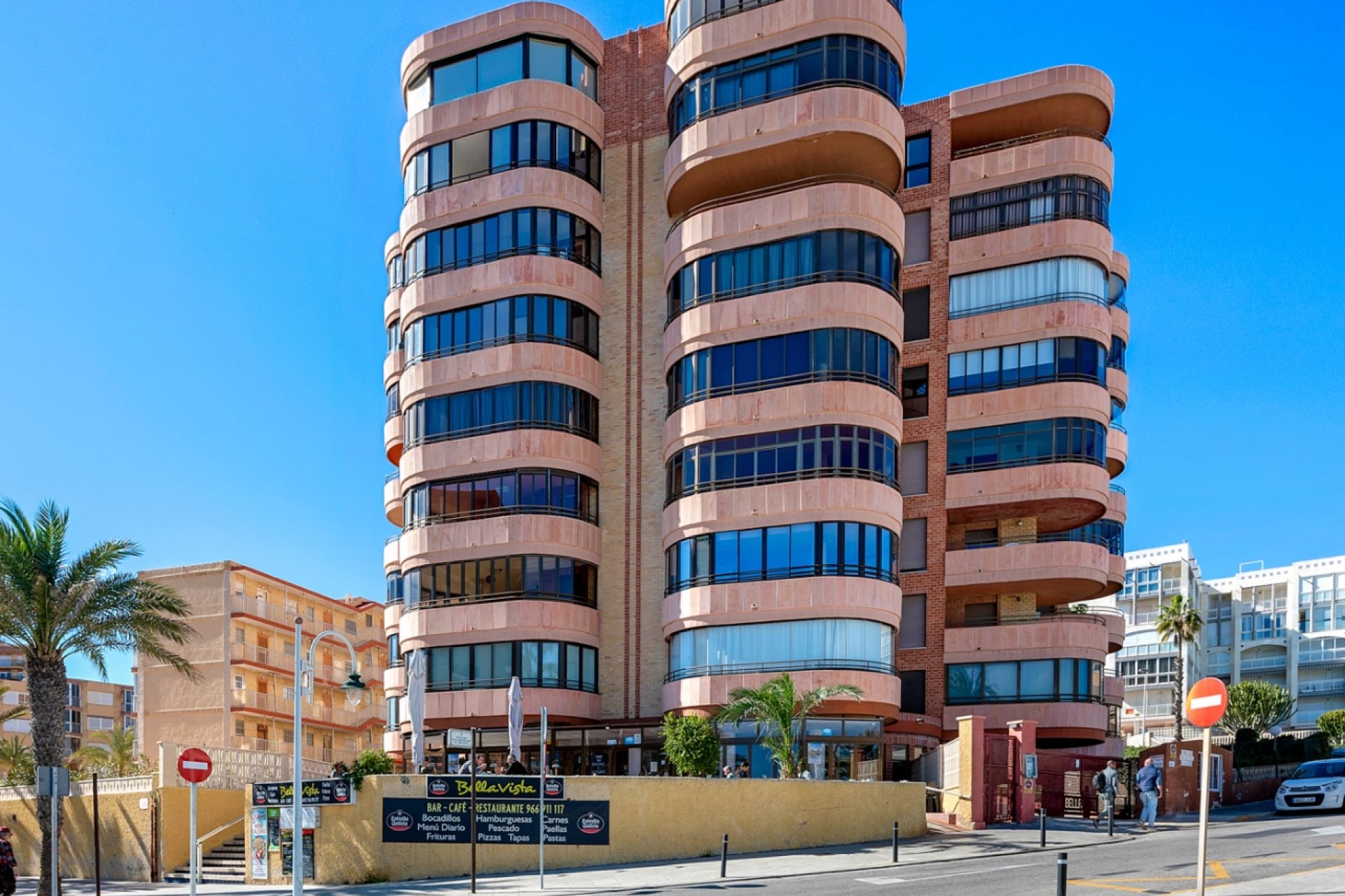 Resale - Apartment  - Arenales del Sol - Segunda linea playa