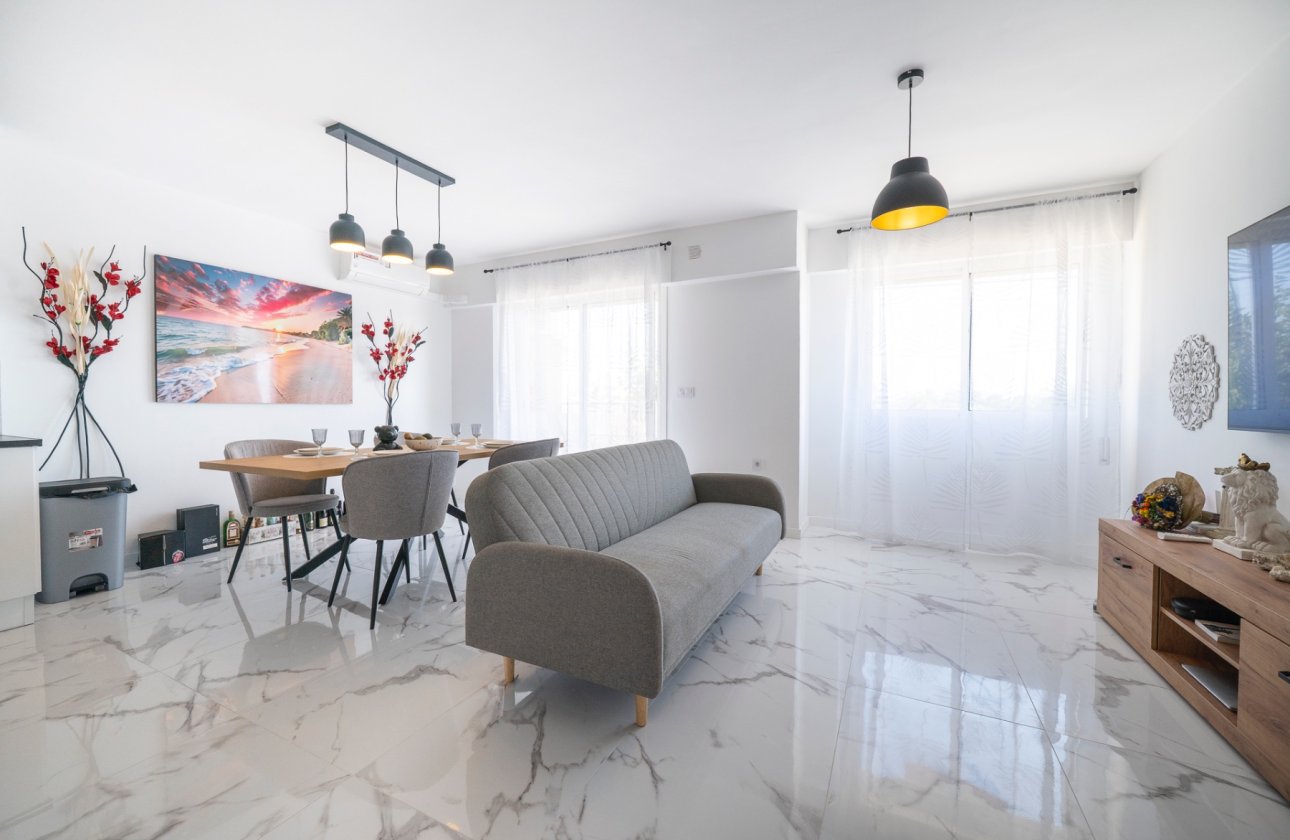 Resale - Apartment  - Torrevieja - Punta Prima