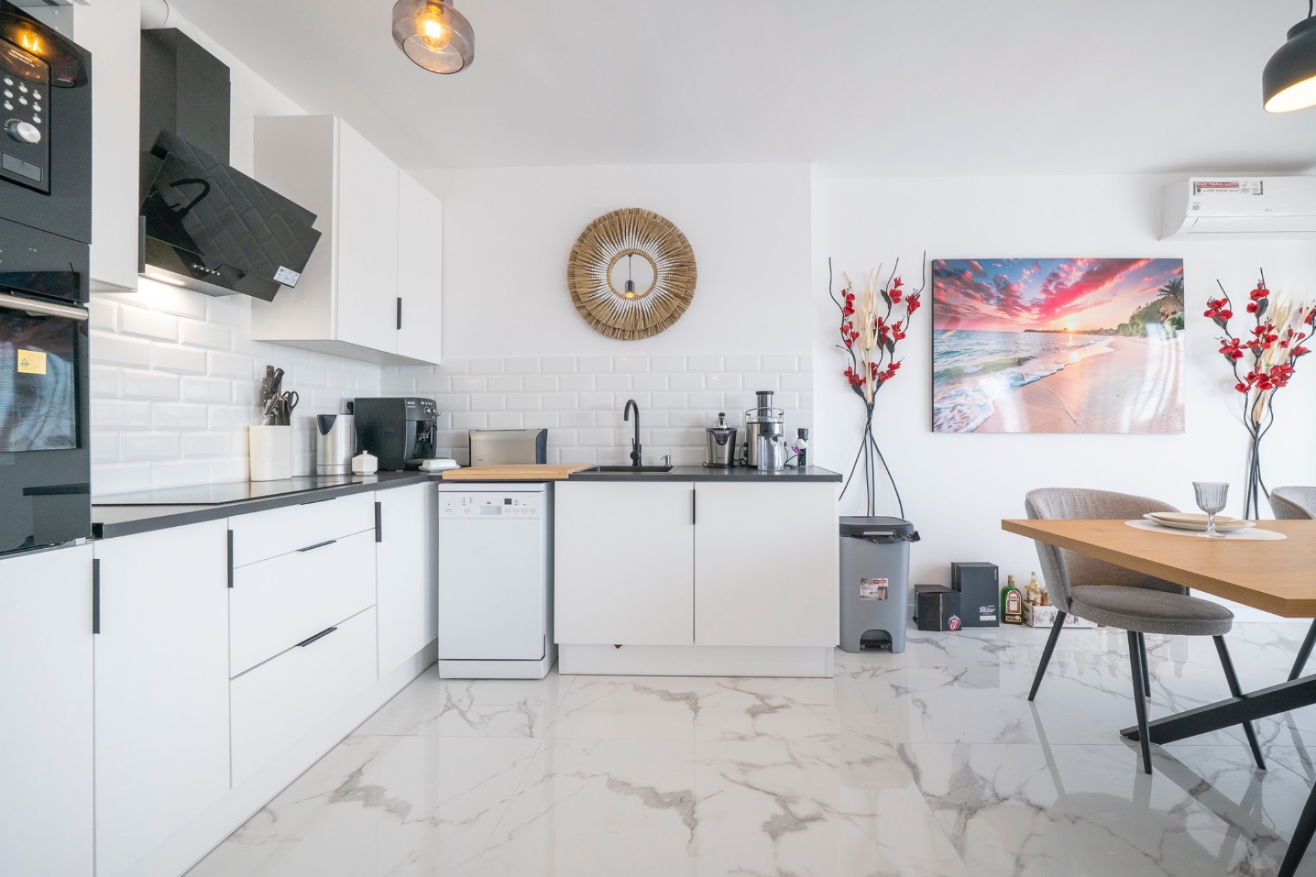 Resale - Apartment  - Torrevieja - Punta Prima