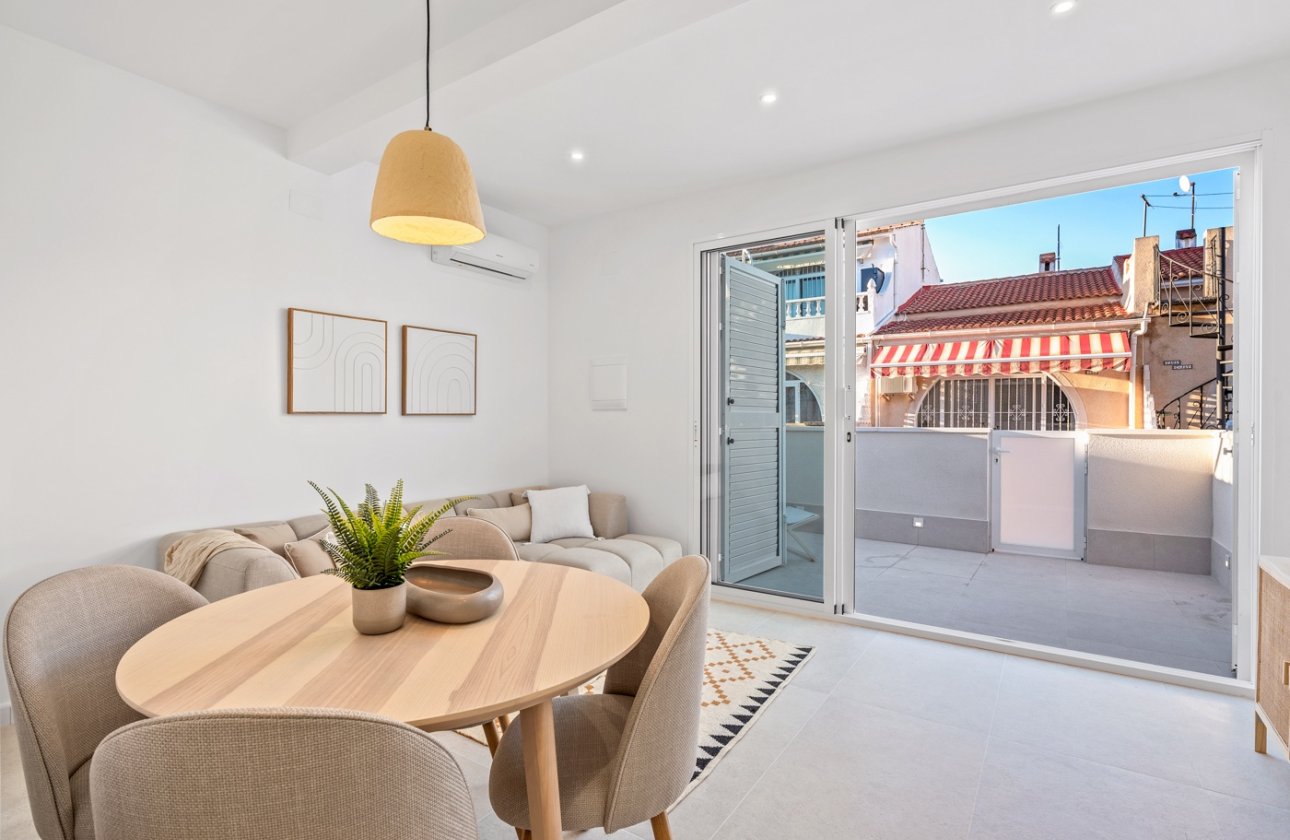 Resale - Semi-detached Villa - Torrevieja - El chaparral