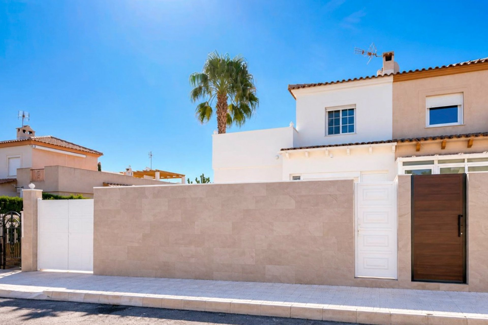 Újraértékesítés - Villa / ikerházfél - Orihuela Costa - Los Altos