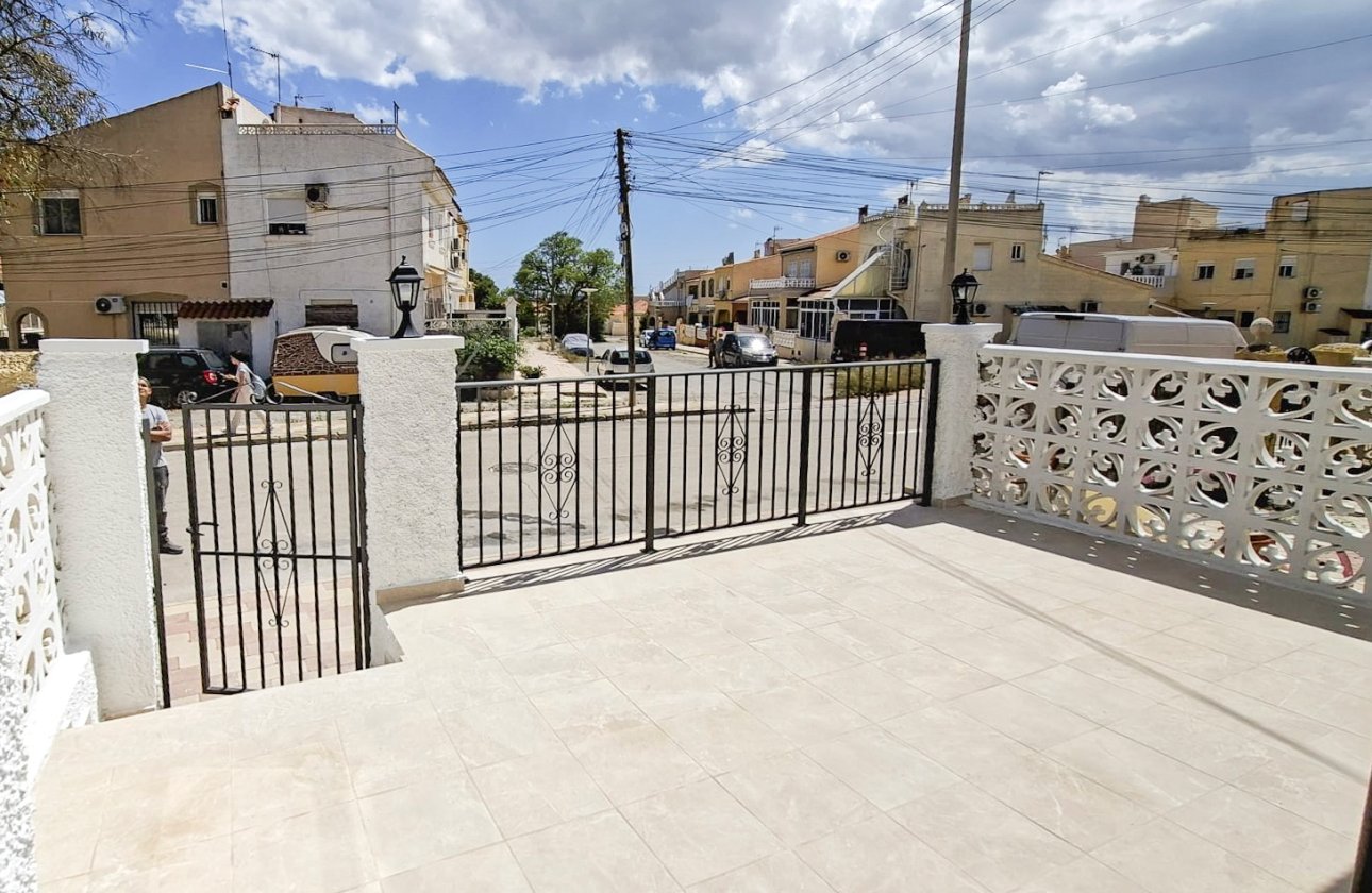Újraértékesítés - Villa / ikerházfél - San Fulgencio - Urb. La Marina