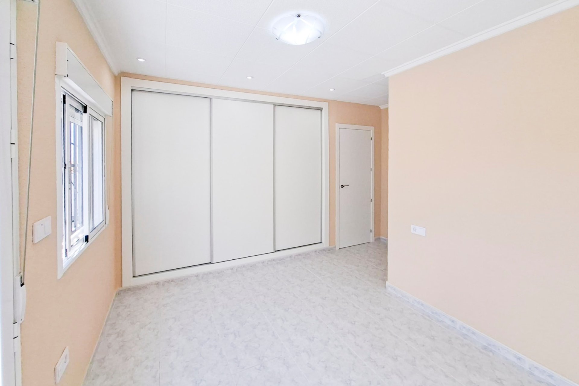 Újraértékesítés - Villa / ikerházfél - San Fulgencio - Urb. La Marina