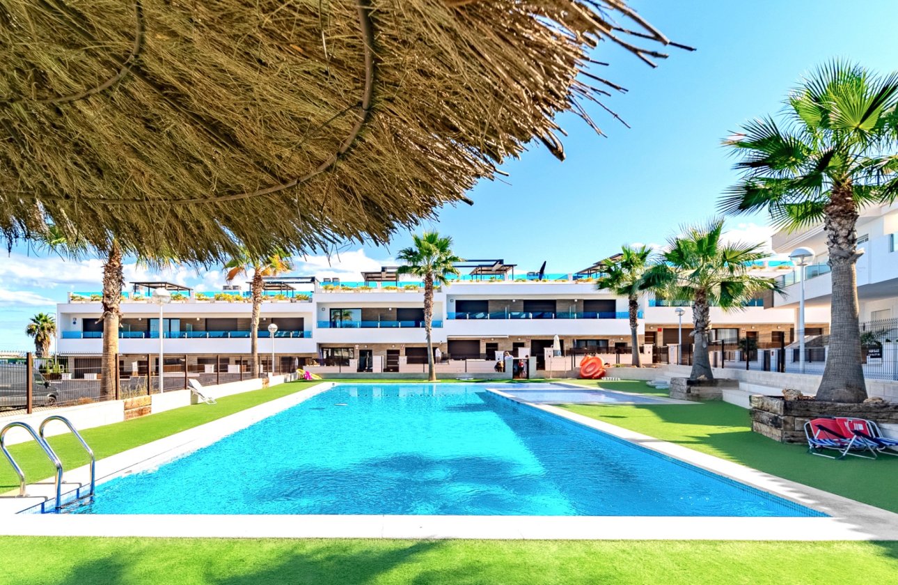 Újraértékesítés - Villa / ikerházfél - Torrevieja - Los Balcones