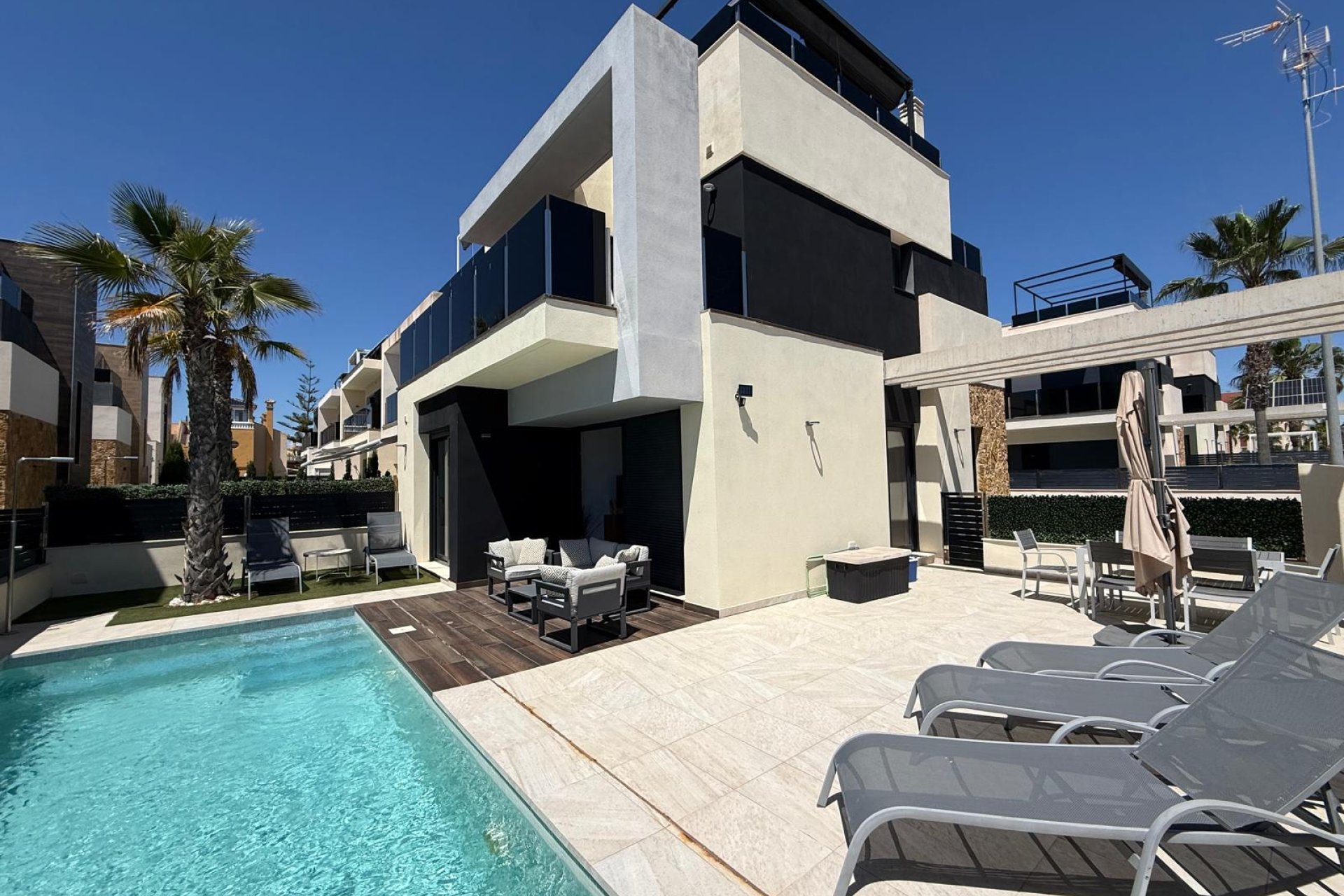 Újraértékesítés - Villa - Orihuela Costa