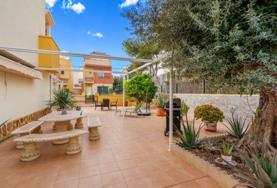 Resale - Semi-detached Villa - Orihuela Costa - Villamartín