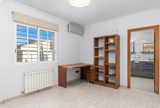 Перепродажа - Villa - Torrevieja - Los Balcones