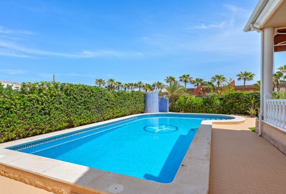 Resale - Villa - Torrevieja - La Mata