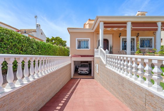 Resale - Villa - Torrevieja - La Mata