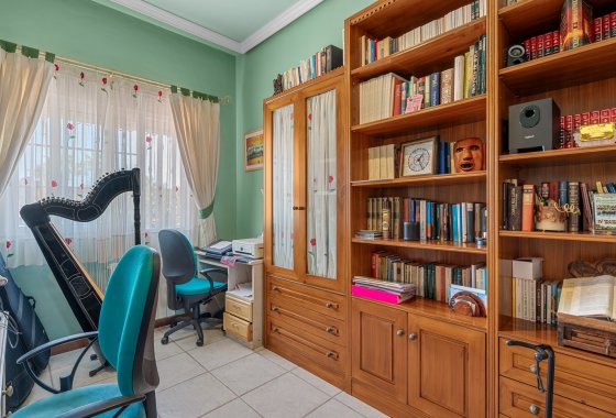 Resale - Villa - Torrevieja - La Mata