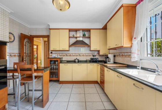 Resale - Villa - Torrevieja - La Mata