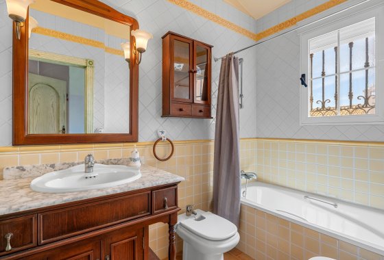 Resale - Villa - Torrevieja - La Mata