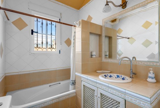 Resale - Villa - Torrevieja - La Mata