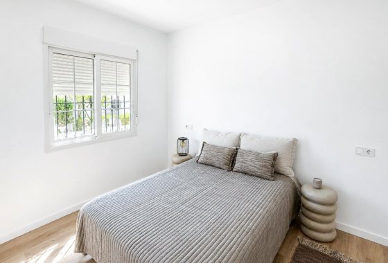 Újraértékesítés - Villa / ikerházfél - Orihuela Costa - Los Altos