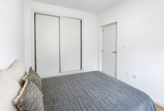 Újraértékesítés - Villa / ikerházfél - Orihuela Costa - Los Altos