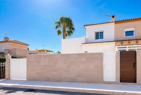 Újraértékesítés - Villa / ikerházfél - Orihuela Costa - Los Altos