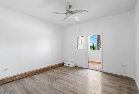 Перепродажа - Finca - Los Montesinos - La herrada