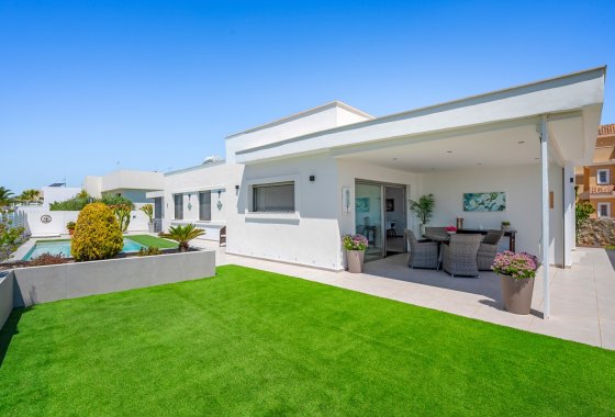 Resale - Villa - La Marina