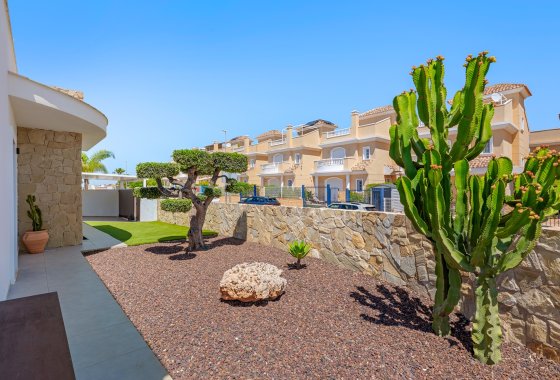 Resale - Villa - La Marina