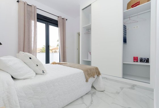 Новое здание - Villa - Torrevieja - Torretas