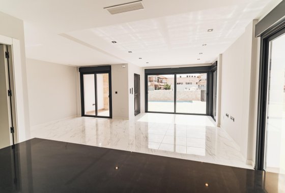 Новое здание - Villa - Orihuela Costa - Punta Prima