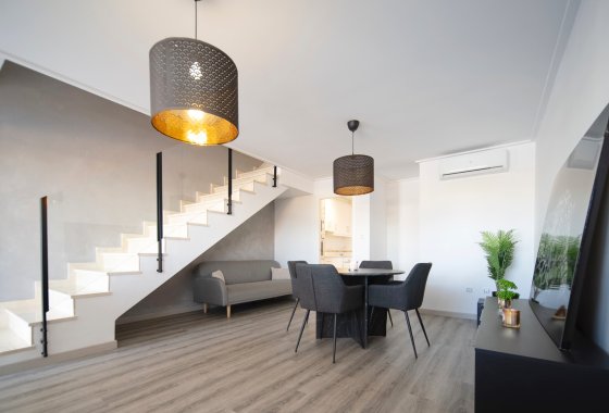 Resale - Semi-detached Villa - Torrevieja - Los Balcones