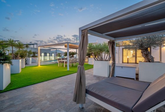 Перепродажа - Villa - Orihuela Costa - Villamartín