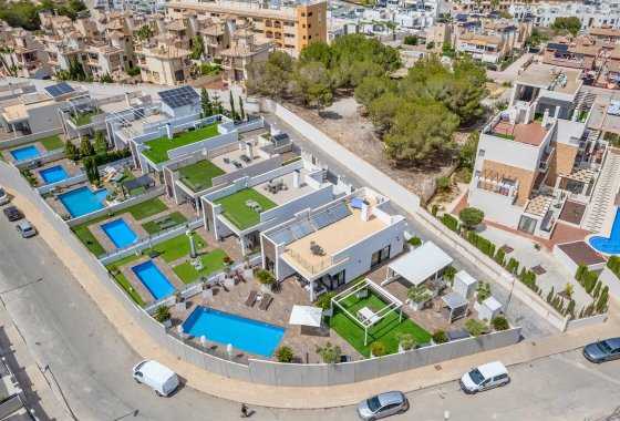 Перепродажа - Villa - Orihuela Costa - Villamartín
