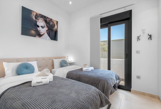 Перепродажа - Villa - Orihuela Costa - Villamartín