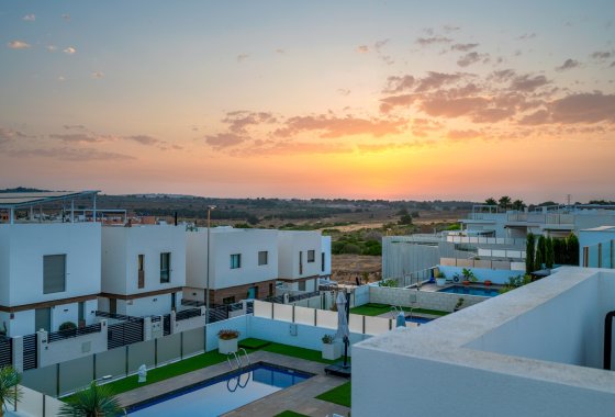 Перепродажа - Villa - Orihuela Costa - Villamartín