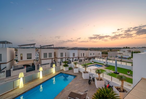 Перепродажа - Villa - Orihuela Costa - Villamartín