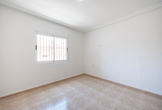 Resale - Villa - Algorfa