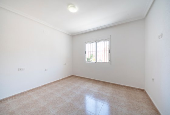 Resale - Villa - Algorfa
