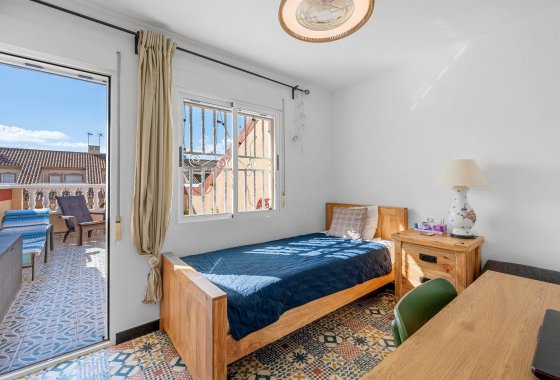 Újraértékesítés - Villa / ikerházfél - Los Alcázares