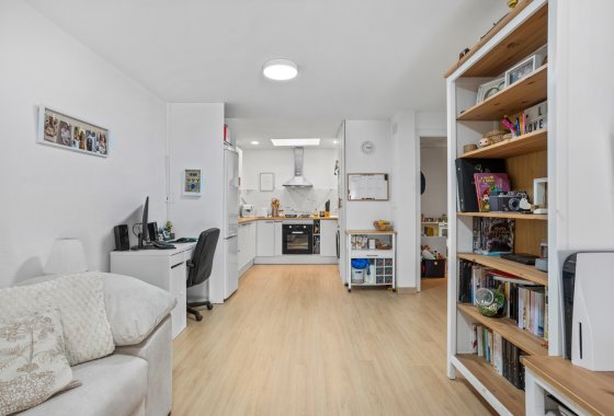 Resale - Apartment  - Torrevieja - La Siesta