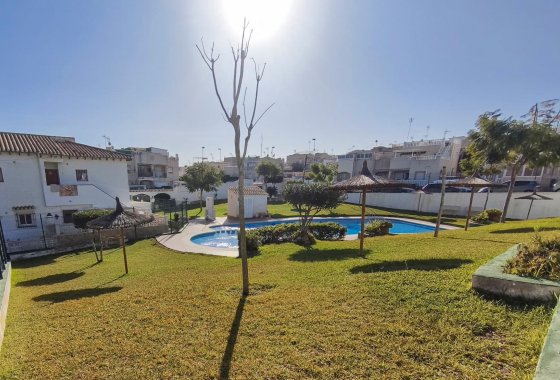 Перепродажа - Квартира  - Torrevieja - Lago jardin
